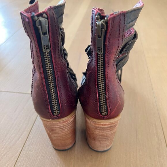 Like New Freebird Braeden SZ 8 Black Multi Strappy Peep Toe Leather Bootie Heels - Picture 6 of 7